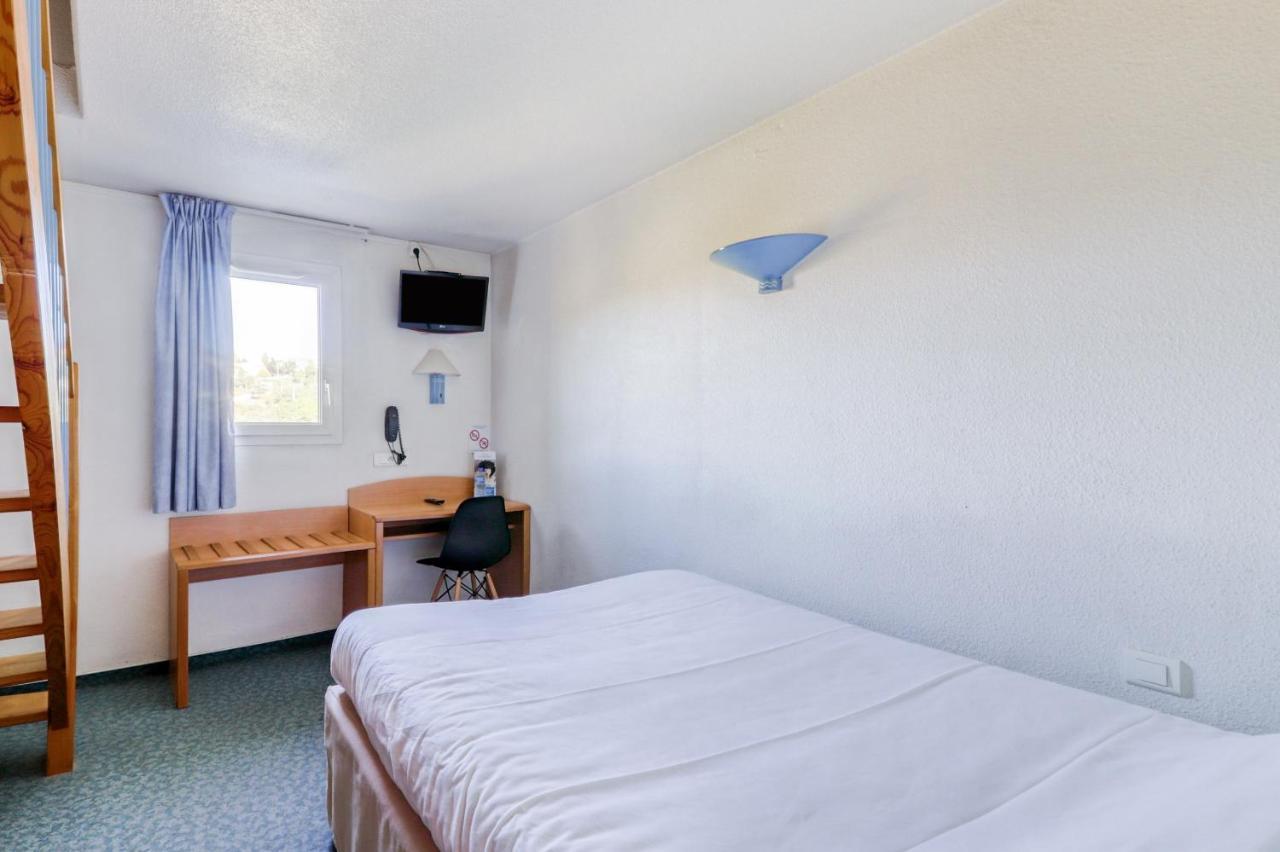 Brit Hotel Essentiel Saint-Flour Bagian luar foto