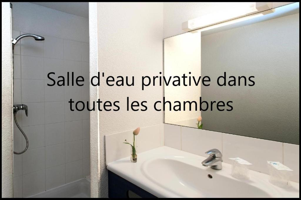 Brit Hotel Essentiel Saint-Flour Bagian luar foto