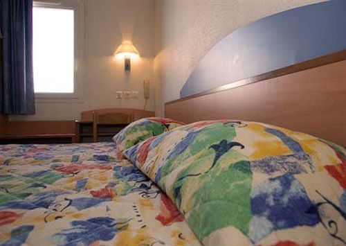 Brit Hotel Essentiel Saint-Flour Bagian luar foto