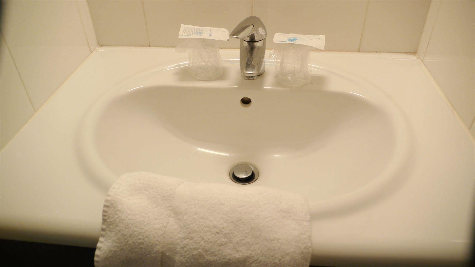 Brit Hotel Essentiel Saint-Flour Bagian luar foto